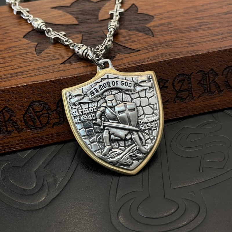 Ch*0me He**ts necklaces